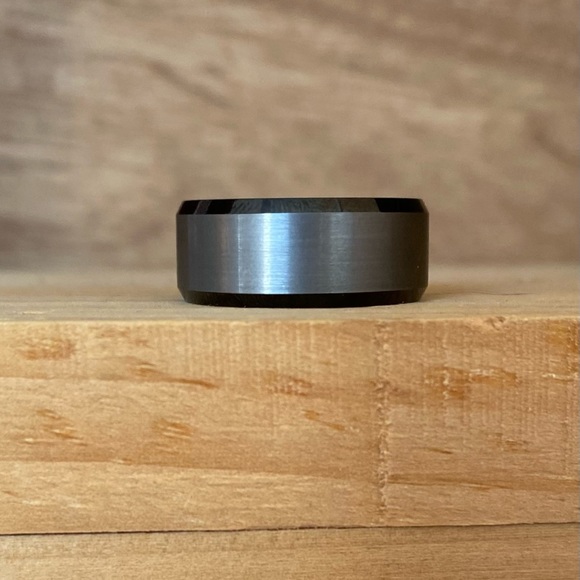 CHARMING Jewelers Tungsten Carbide Beveled Edge Band/Ring  SIZE 12 - Picture 5 of 9